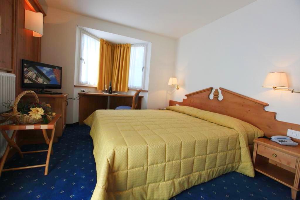 Hotel Fanes & 4*