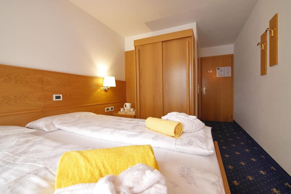Fanes & Hotel